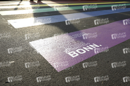 Regenbogen-Zebrastreifen für Bonn