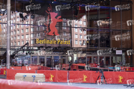 Aufbauarbeiten zur Berlinale 2023 in Berlin