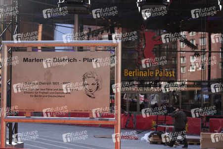 Aufbauarbeiten zur Berlinale 2023 in Berlin