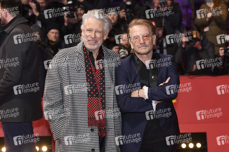 Adam Clayton und Bono von U2 auf der Berlinale 2023