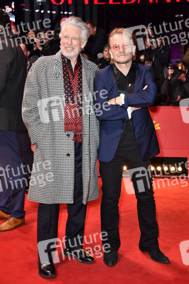 Adam Clayton und Bono von U2 auf der Berlinale 2023