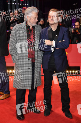 Adam Clayton und Bono von U2 auf der Berlinale 2023