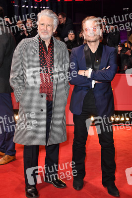 Adam Clayton und Bono von U2 auf der Berlinale 2023