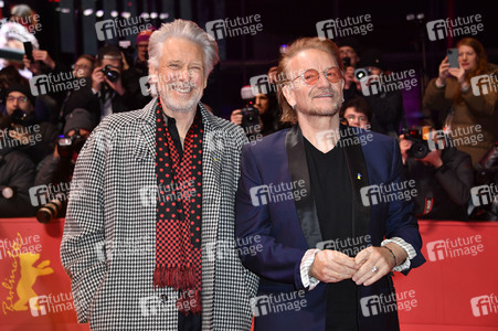Adam Clayton und Bono von U2 auf der Berlinale 2023