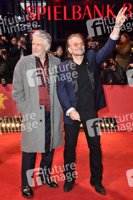 Adam Clayton und Bono von U2 auf der Berlinale 2023