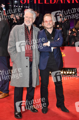 Adam Clayton und Bono von U2 auf der Berlinale 2023