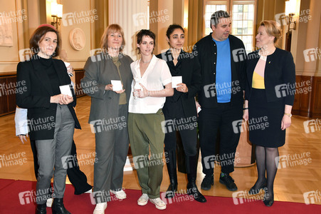 Einzeichnung der Jury in das Gästebuch von Berlin, Berlinale 2023