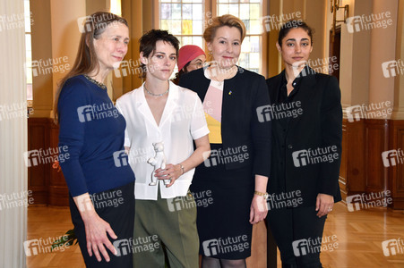 Einzeichnung der Jury in das Gästebuch von Berlin, Berlinale 2023