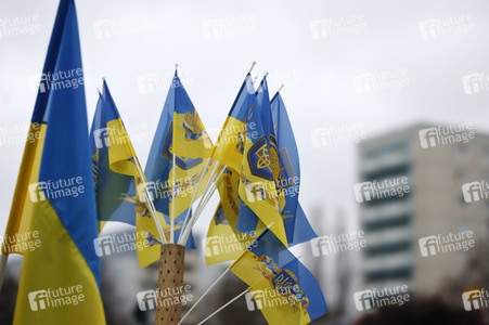 Demonstration für den Abzug russischer Truppen aus der Ukraine in Berlin