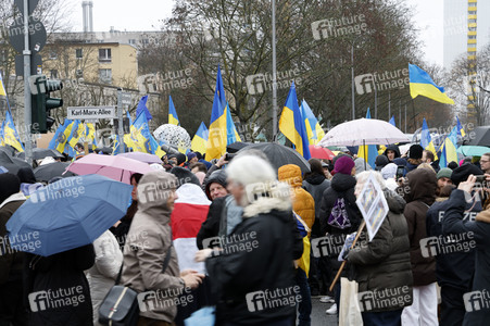 Demonstration für den Abzug russischer Truppen aus der Ukraine in Berlin