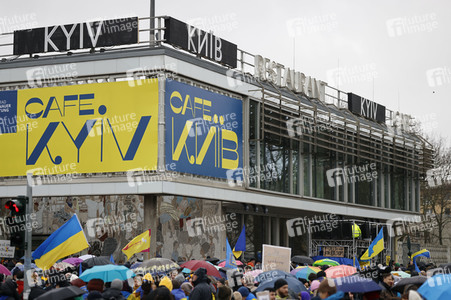 Demonstration für den Abzug russischer Truppen aus der Ukraine in Berlin