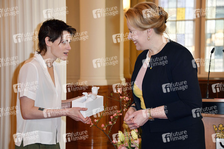 Einzeichnung der Jury in das Gästebuch von Berlin, Berlinale 2023