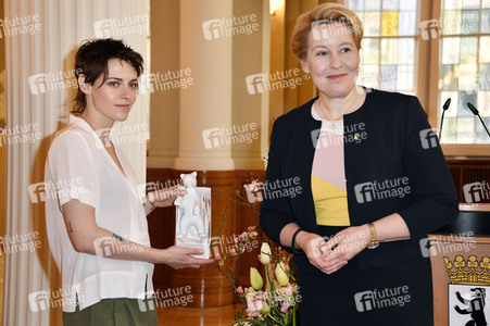 Einzeichnung der Jury in das Gästebuch von Berlin, Berlinale 2023