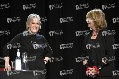 Jojo Moyes und Therese Hämer auf der lit.Cologne 2023 in Köln