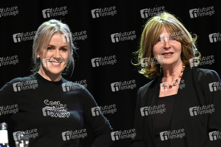 Jojo Moyes und Therese Hämer auf der lit.Cologne 2023 in Köln