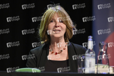 Jojo Moyes und Therese Hämer auf der lit.Cologne 2023 in Köln