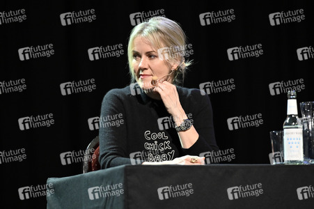 Jojo Moyes und Therese Hämer auf der lit.Cologne 2023 in Köln