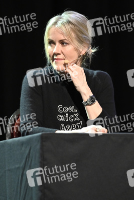 Jojo Moyes und Therese Hämer auf der lit.Cologne 2023 in Köln