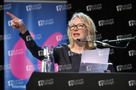 Jojo Moyes und Therese Hämer auf der lit.Cologne 2023 in Köln