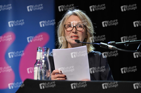 Jojo Moyes und Therese Hämer auf der lit.Cologne 2023 in Köln