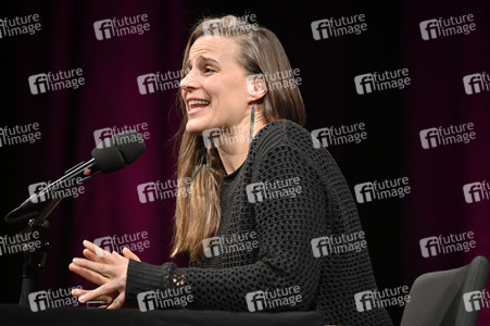 Lauren Groff und Nina Kunzendorf auf der lit.Cologne 2023 in Köln