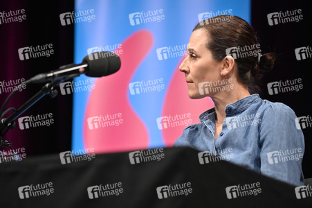 Lauren Groff und Nina Kunzendorf auf der lit.Cologne 2023 in Köln