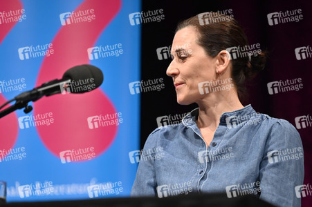 Lauren Groff und Nina Kunzendorf auf der lit.Cologne 2023 in Köln