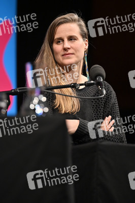 Lauren Groff und Nina Kunzendorf auf der lit.Cologne 2023 in Köln