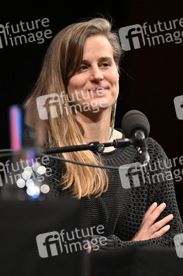 Lauren Groff und Nina Kunzendorf auf der lit.Cologne 2023 in Köln