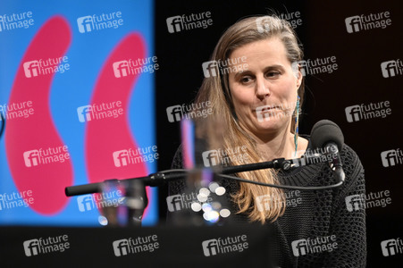 Lauren Groff und Nina Kunzendorf auf der lit.Cologne 2023 in Köln
