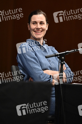 Lauren Groff und Nina Kunzendorf auf der lit.Cologne 2023 in Köln