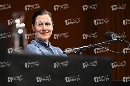 Lauren Groff und Nina Kunzendorf auf der lit.Cologne 2023 in Köln