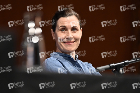 Lauren Groff und Nina Kunzendorf auf der lit.Cologne 2023 in Köln