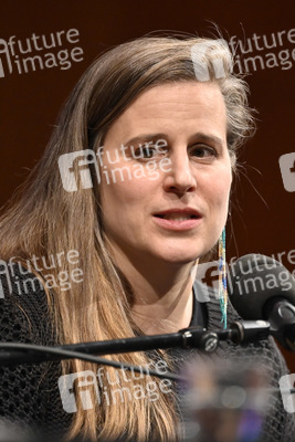 Lauren Groff und Nina Kunzendorf auf der lit.Cologne 2023 in Köln
