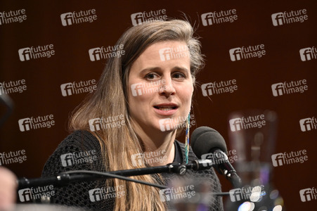 Lauren Groff und Nina Kunzendorf auf der lit.Cologne 2023 in Köln