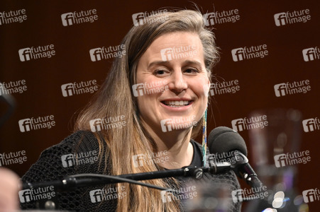 Lauren Groff und Nina Kunzendorf auf der lit.Cologne 2023 in Köln