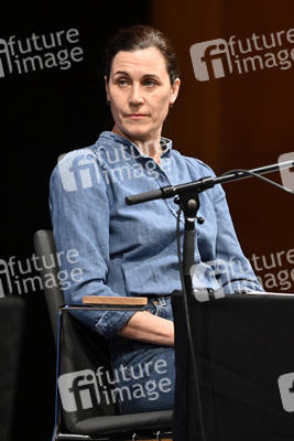 Lauren Groff und Nina Kunzendorf auf der lit.Cologne 2023 in Köln