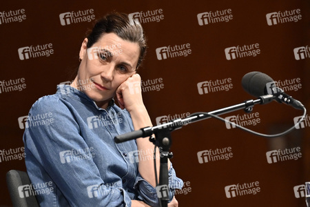 Lauren Groff und Nina Kunzendorf auf der lit.Cologne 2023 in Köln