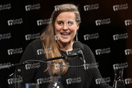 Lauren Groff und Nina Kunzendorf auf der lit.Cologne 2023 in Köln