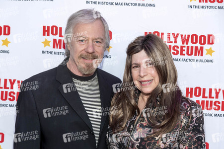 Enthüllung von Mary Pickfords Kleid im Hollywood Museum in Los Angeles