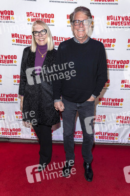 Enthüllung von Mary Pickfords Kleid im Hollywood Museum in Los Angeles
