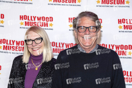 Enthüllung von Mary Pickfords Kleid im Hollywood Museum in Los Angeles