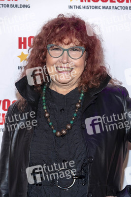 Enthüllung von Mary Pickfords Kleid im Hollywood Museum in Los Angeles