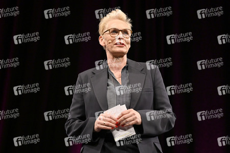 Nina Kunzendorf, Rufus Beck und Bärbel Schäfer auf der lit.Cologne 2023 in Köln