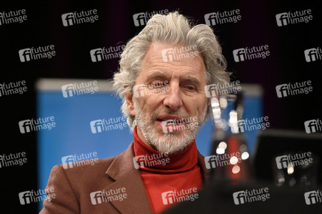 Nina Kunzendorf, Rufus Beck und Bärbel Schäfer auf der lit.Cologne 2023 in Köln