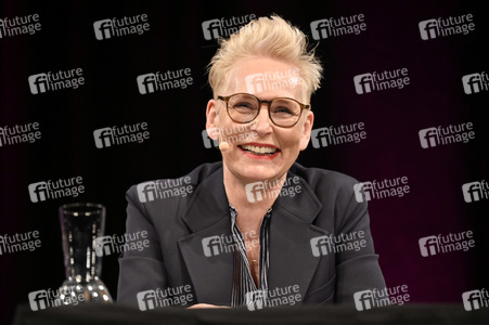 Nina Kunzendorf, Rufus Beck und Bärbel Schäfer auf der lit.Cologne 2023 in Köln