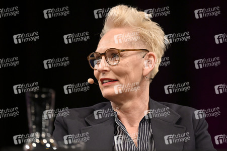 Nina Kunzendorf, Rufus Beck und Bärbel Schäfer auf der lit.Cologne 2023 in Köln