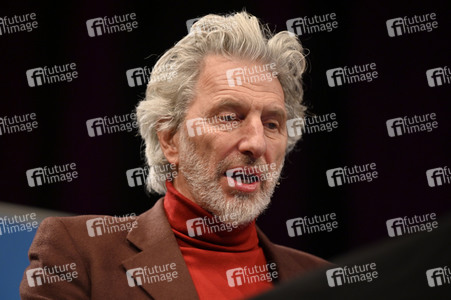 Nina Kunzendorf, Rufus Beck und Bärbel Schäfer auf der lit.Cologne 2023 in Köln