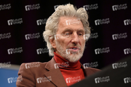 Nina Kunzendorf, Rufus Beck und Bärbel Schäfer auf der lit.Cologne 2023 in Köln