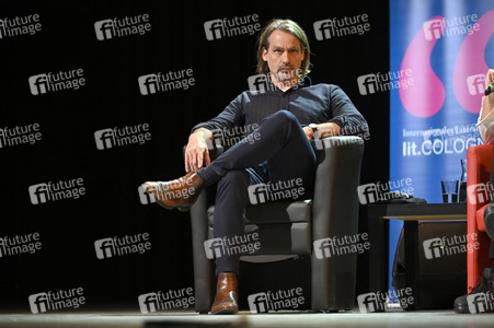 Svenja Flaßpöhler, Michel Friedman und Richard David Precht auf der lit.Cologne 2023 in Köln